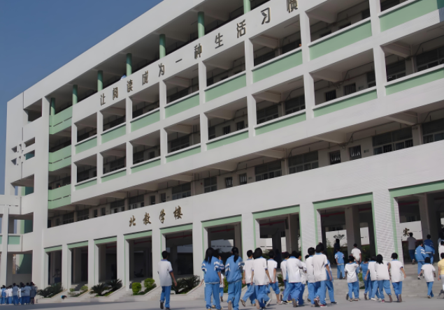 折射的正是教育开展的厚度也是对大力开展教育事业不变的初心